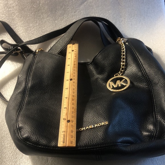 Michael Korea black purse. - Picture 2 of 16